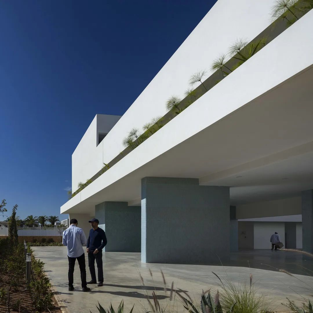 通往幼兒園和小學的入口 摩洛哥學校Jacques Chirac School/Saad El Kabbaj + Driss Kettani + Mohamed Amine Siana