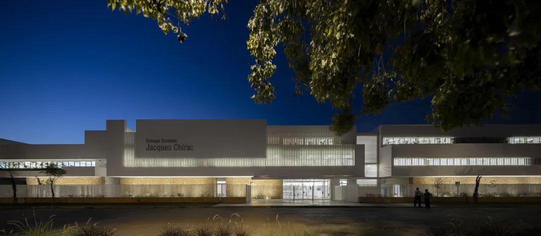 夜間景觀 摩洛哥學校Jacques Chirac School/Saad El Kabbaj + Driss Kettani + Mohamed Amine Siana