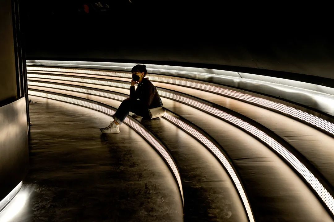 台北表演藝術中心11F公共回路，穿過球劇場頂部© OMA by Chris Stowers