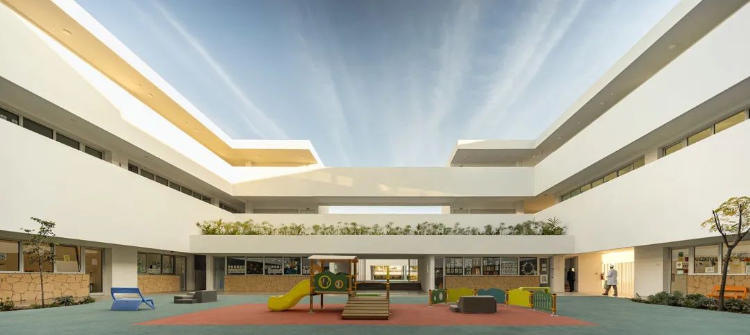 兒童遊樂場 摩洛哥學校Jacques Chirac School／Saad El Kabbaj + Driss Kettani + Mohamed Amine Siana
