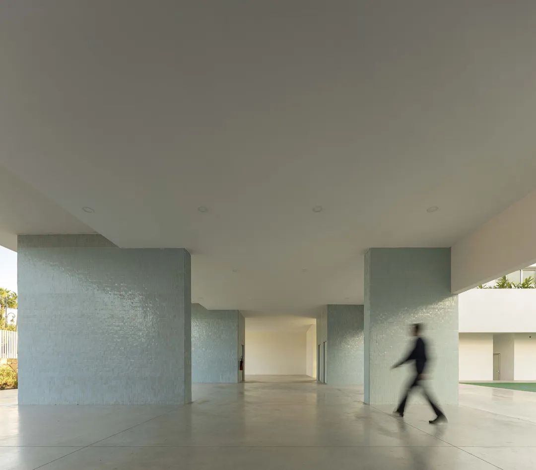 有遮蔽的走廊 摩洛哥學校Jacques Chirac School／Saad El Kabbaj + Driss Kettani + Mohamed Amine Siana