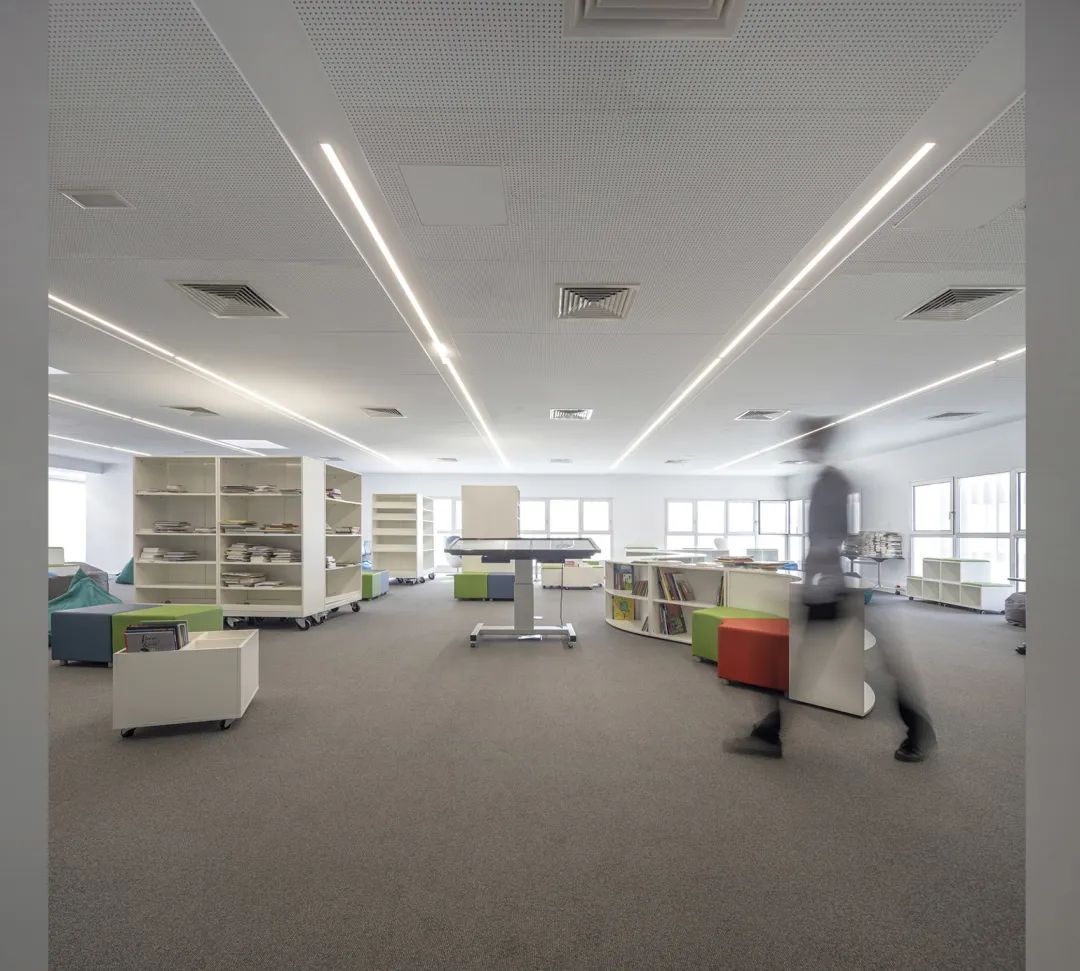 圖書館 摩洛哥學校Jacques Chirac School／Saad El Kabbaj + Driss Kettani + Mohamed Amine Siana