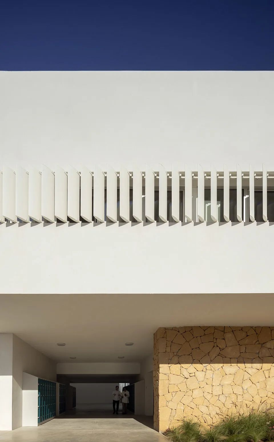 中學入口 摩洛哥學校Jacques Chirac School／Saad El Kabbaj + Driss Kettani + Mohamed Amine Siana