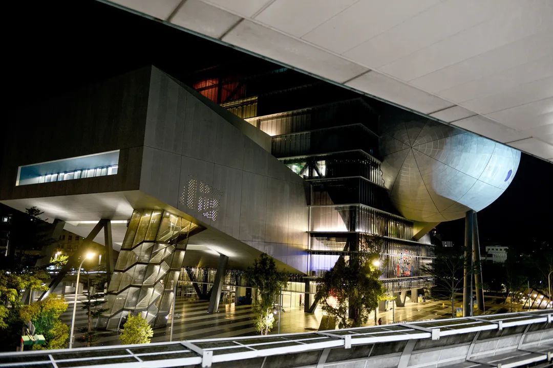 夜間外觀© OMA 台北表演藝術中心 taipei performing arts center／oma