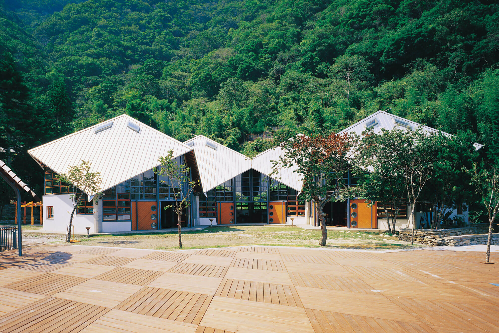 大藏聯合建築師事務所設計的花蓮西寶國小獲頒2003台灣建築獎