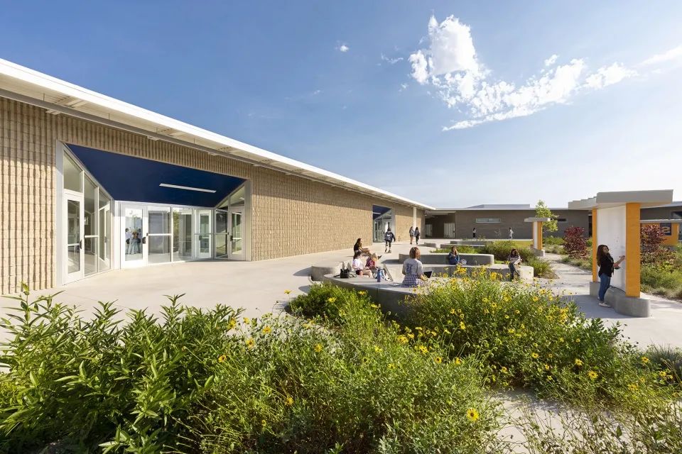 教室外觀 美國加州的高中教室及音樂廳Mira Mesa High School/Architects Mosher Drew