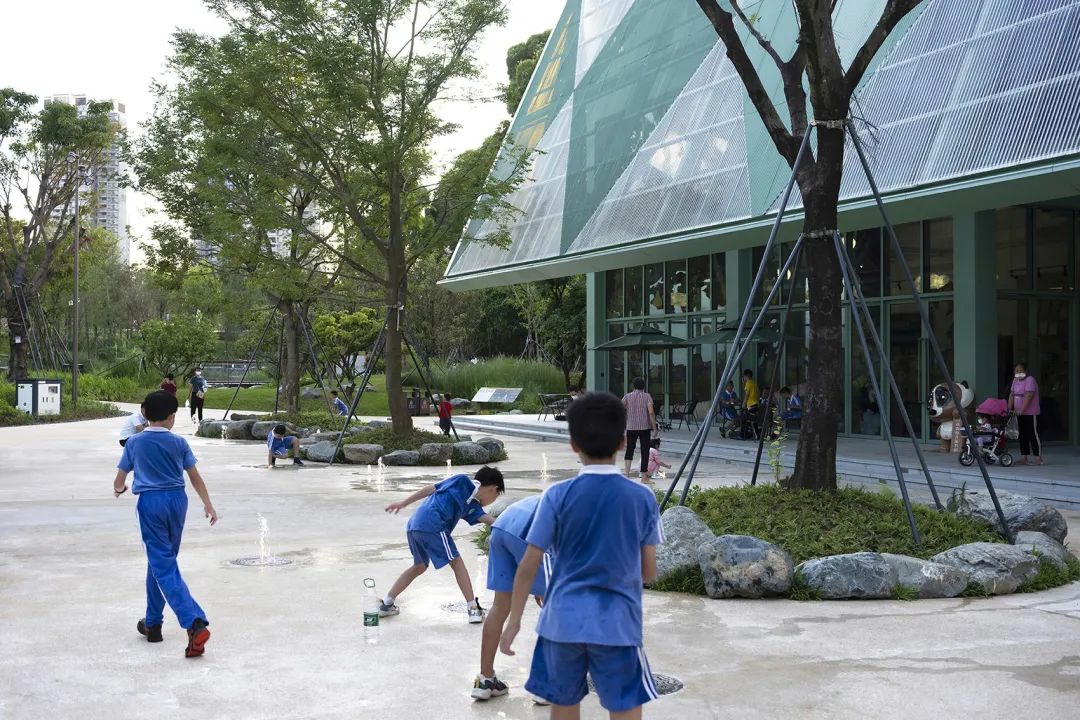 公園入口及社區圖書館 深圳坪山兒童公園 / WEi Studio