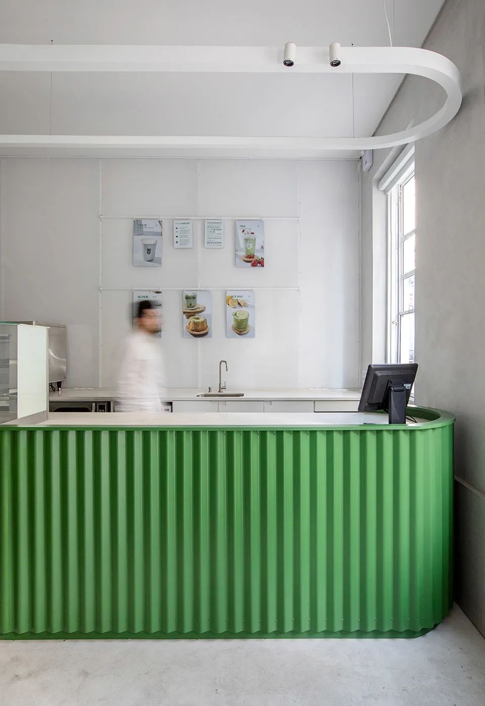 磚面包覆的服務吧台 巴西抹茶咖啡店室內設計 Brazeil matcharia Green Blood interior design／Studio Guilherme Garcia