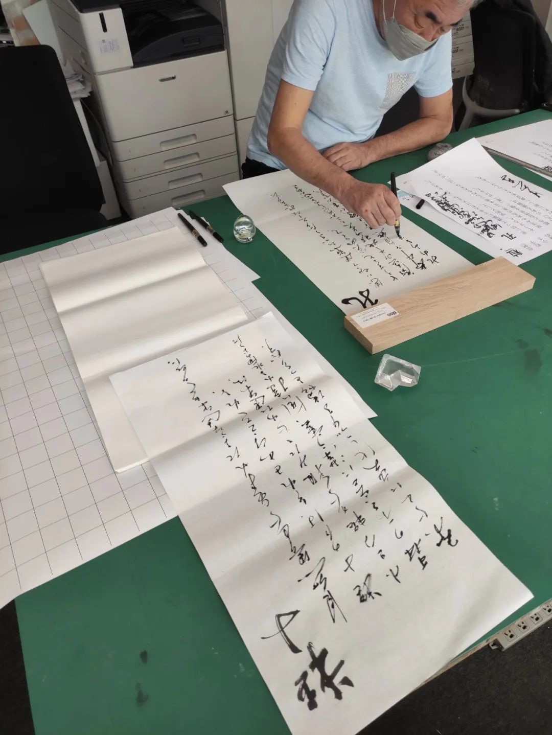 展覽中諸多作品解說闡述皆為隈研吾本人親自執筆，其書法作品和「角川武藏野博物館及建構材料演繹的數位多媒體作品」為首次公開展出