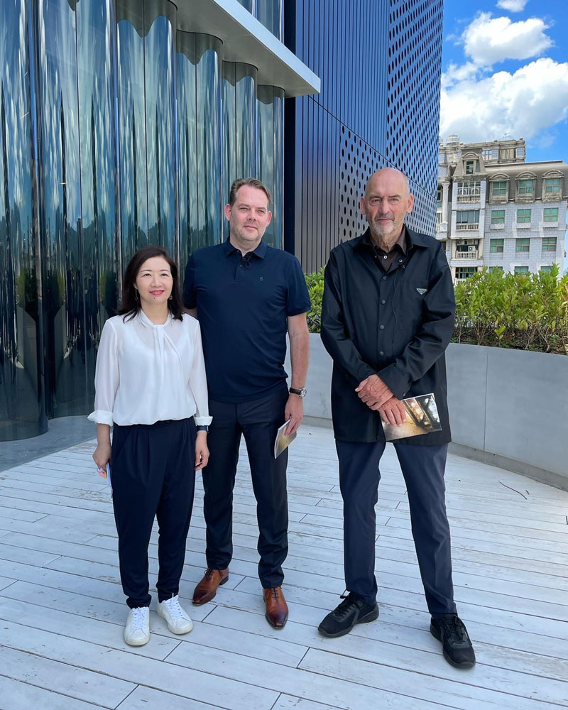 由右到左,分別是OMA的Rem Koolhaas、David Gianotten以及林家如