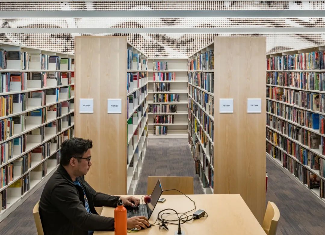零能耗圖書館Charlotte & William Bloomberg Medford Public Library／Schwartz/Silver Architects
