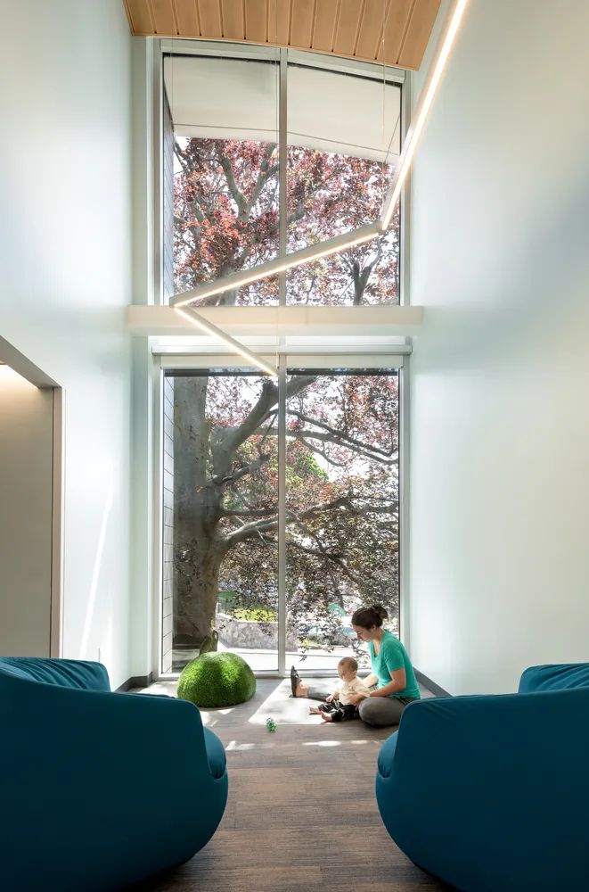 零能耗圖書館Charlotte & William Bloomberg Medford Public Library／Schwartz/Silver Architects