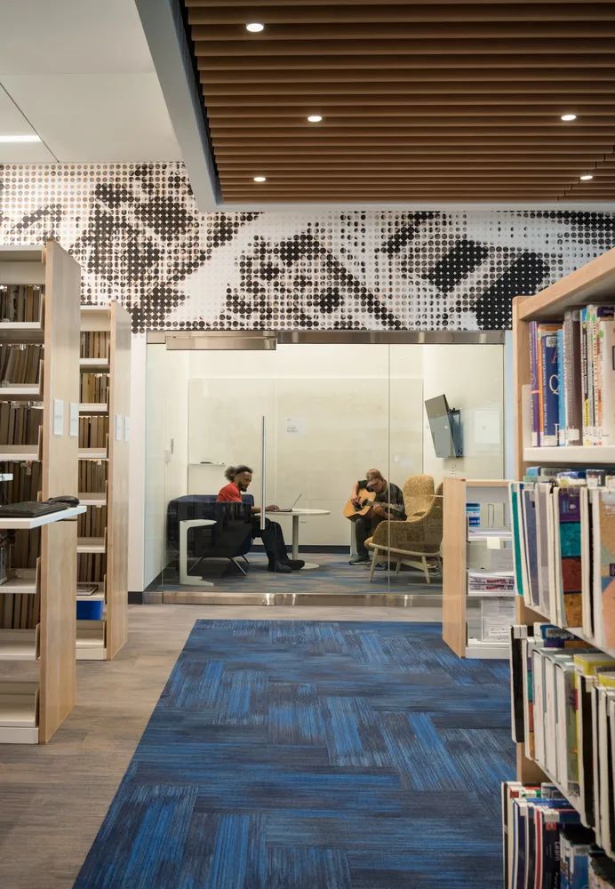 零能耗圖書館Charlotte & William Bloomberg Medford Public Library／Schwartz/Silver Architects