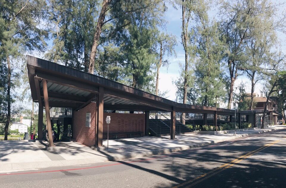 公車等候區 國立中央大學前門景觀平台/築匠建築師事務所