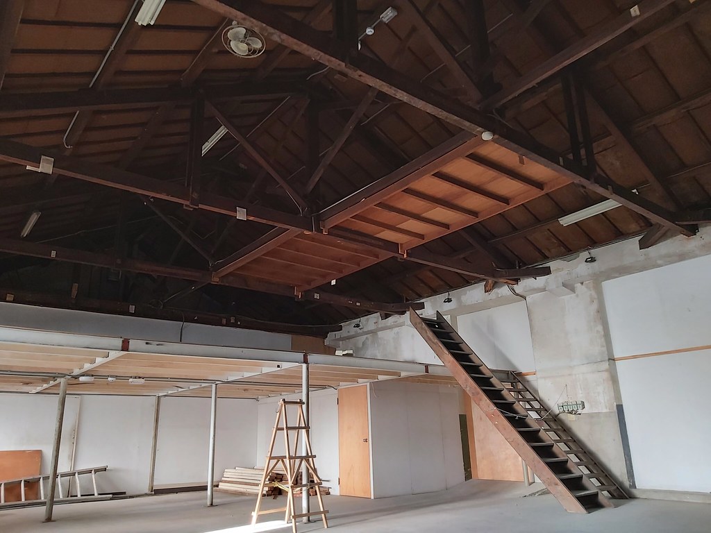 「復興工廠1962」3樓空間還看得到老建築的木構桁架 wood structure timber construction old house