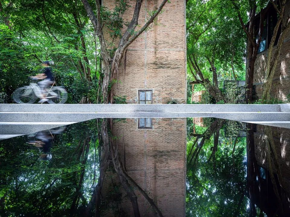 景觀水池　清邁Kaomai茶舍／PAVA architects