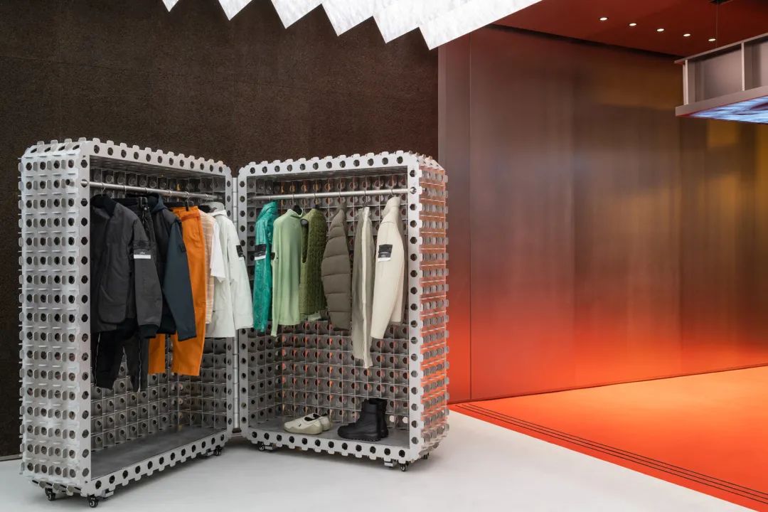 OMA / AMO 芝加哥Stone Island全球旗艦店室內設計