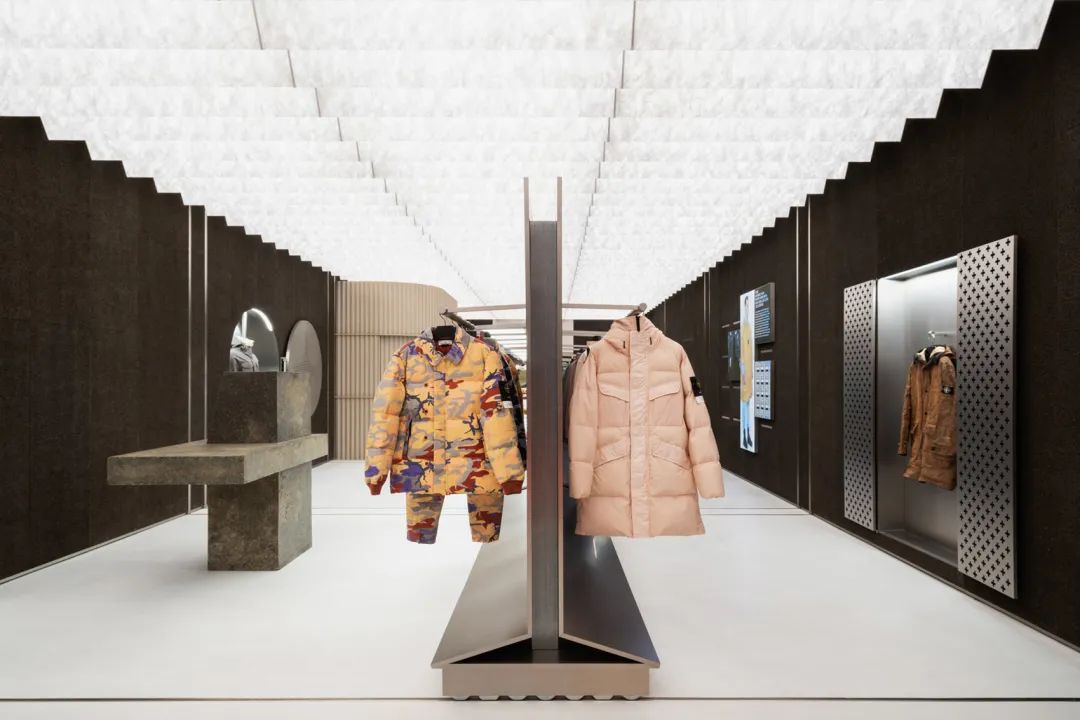 OMA / AMO 芝加哥Stone Island全球旗艦店室內設計