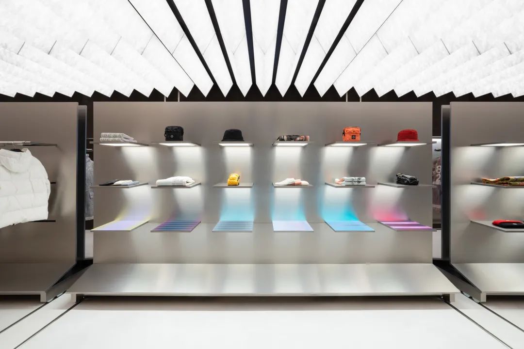 OMA / AMO 芝加哥Stone Island全球旗艦店室內設計 物品展示架
