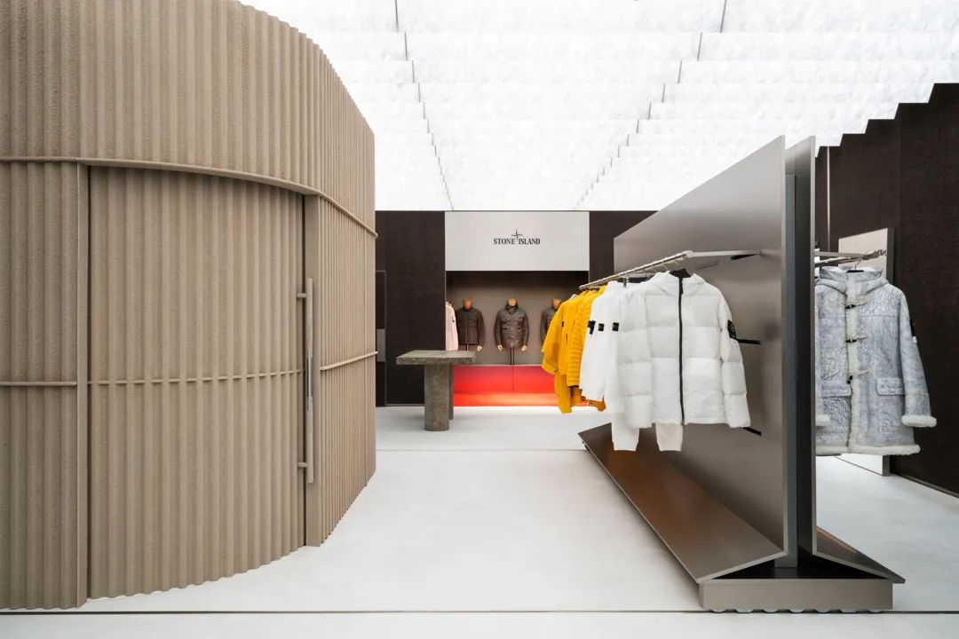 OMA / AMO 芝加哥Stone Island全球旗艦店室內設計 試衣間區域的展示空間