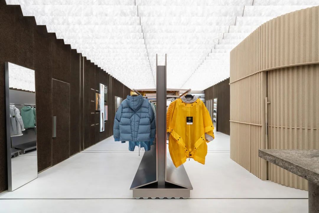 OMA / AMO 芝加哥Stone Island全球旗艦店室內設計 試衣間區域的展示空間