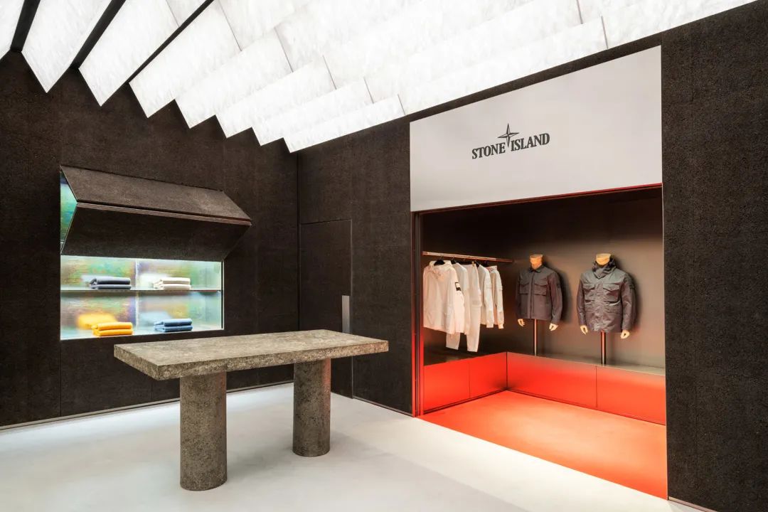 OMA / AMO 芝加哥Stone Island全球旗艦店室內設計 內建展示空間