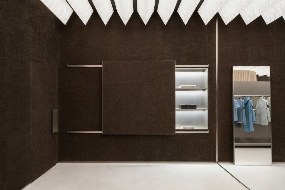 OMA / AMO 芝加哥Stone Island全球旗艦店室內設計 軟木牆上的壁龕