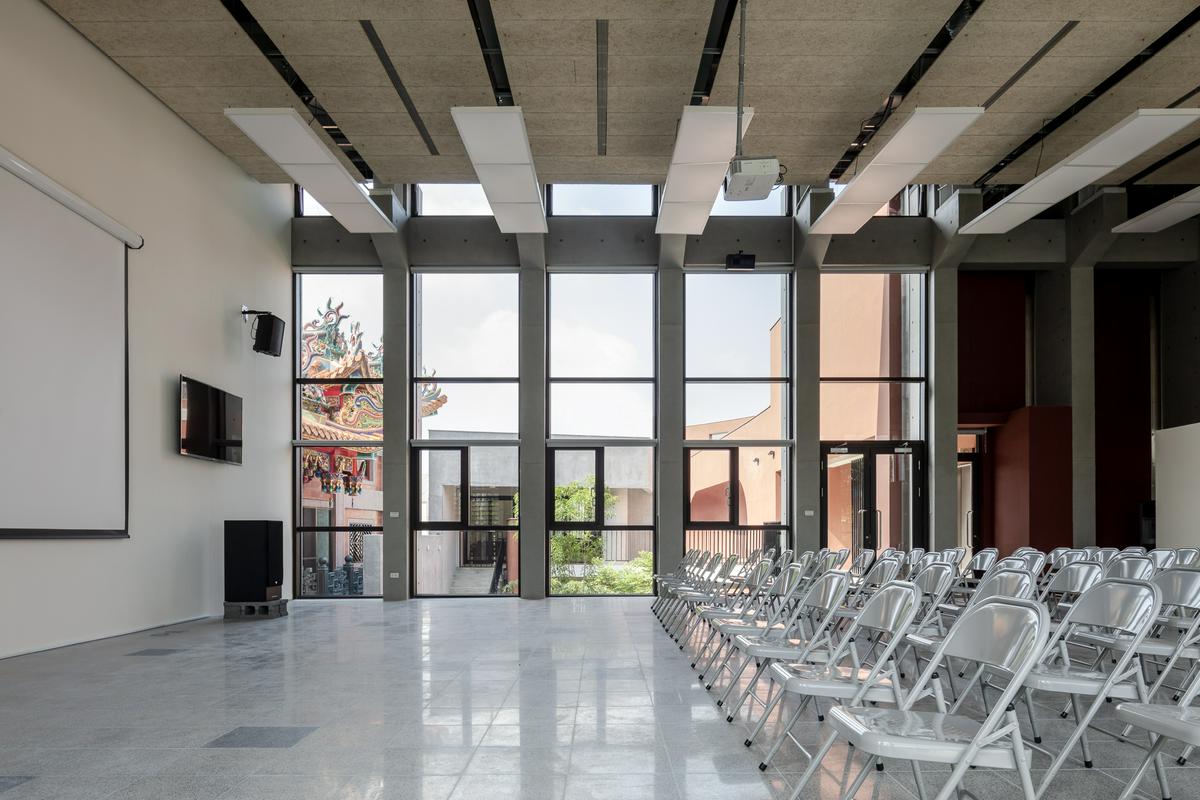 二樓大堂室內 員樹林市民活動中心／所在建築師事務所+黃宥鈞建築師