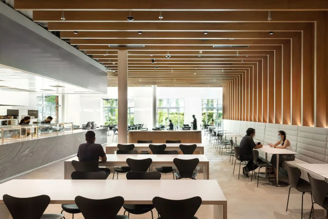 員工使用的咖啡廳 新加坡戴森全球總部Dyson Global HQ/穆氏設計規劃 M Moser Associates