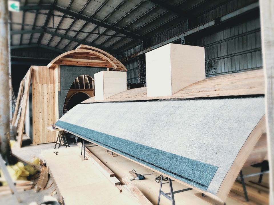 屋頂防水與天窗製作過程 溪頭國家森林公園 國產材小木屋 木構／方尹萍 方新樵