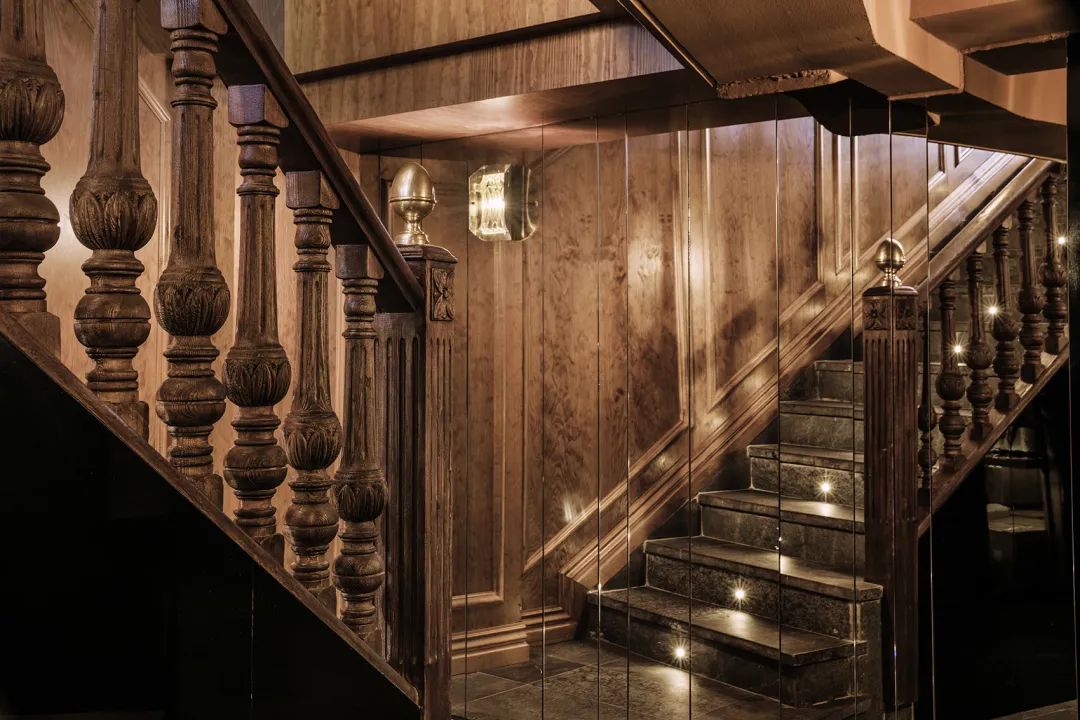 通向二層的樓梯 西班牙酒吧馬德里Mazarino／S+DLH