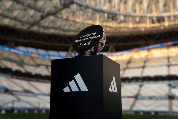 adidas_1 adidas旨在消除女子足球中仍然存在的障礙。如果這些障礙被克服,等待着我們的將是美好未來,正如美國隊外籍球員 Catarina Macario、Arsenal 前傳奇球星 Ian Wright 及英格蘭外籍球員 Eniola Aluko 所言