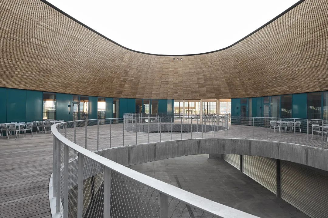 二層露台 Esbjerg Maritime Center／Snohetta+WERK Arkitekter  