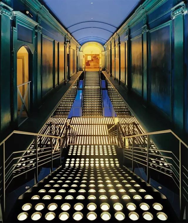 紐約帕拉蒂亞俱樂部(The Palladium)/磯崎新(Arata Isozaki)