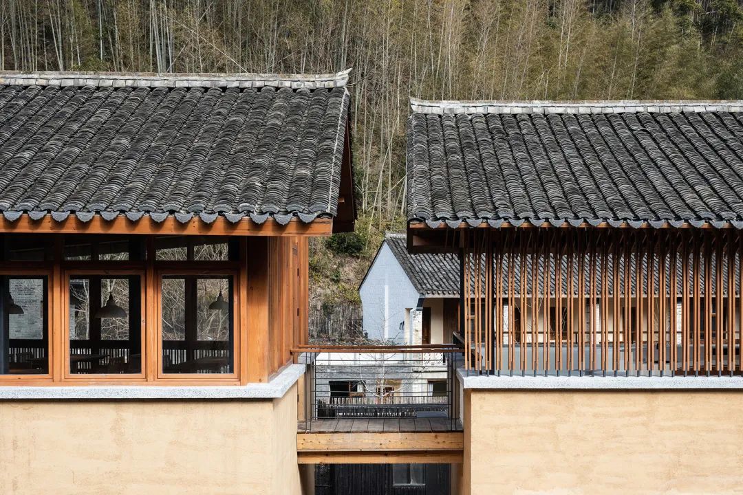 餐廳與半室外露台相連 奉化棲霞坑發電站改造的溪邊餐廳/尌林建築設計事務所