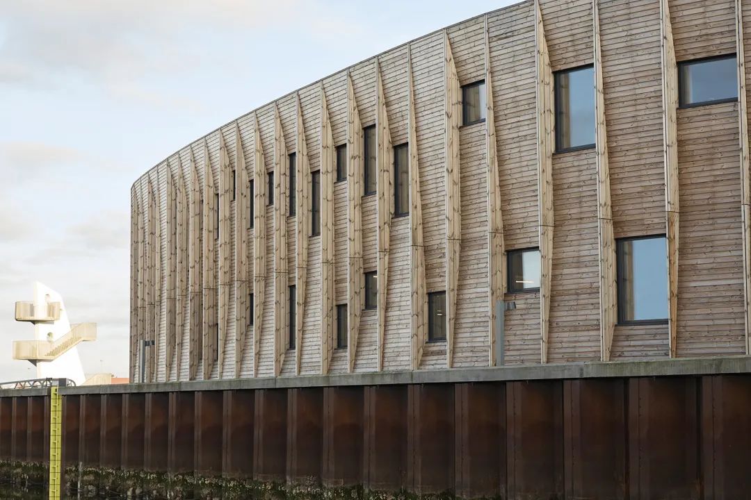 木構外牆立面 Esbjerg Maritime Center／Snohetta+WERK Arkitekter  