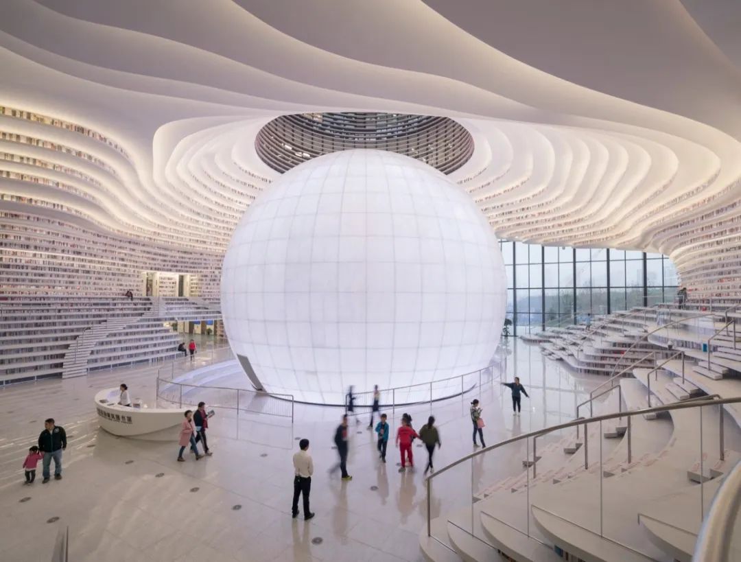 MVRDV 於 2017 年設計了天津濱海圖書館，作為該城市文化區總體規劃中的一部分© Ossip van Duivenbode 