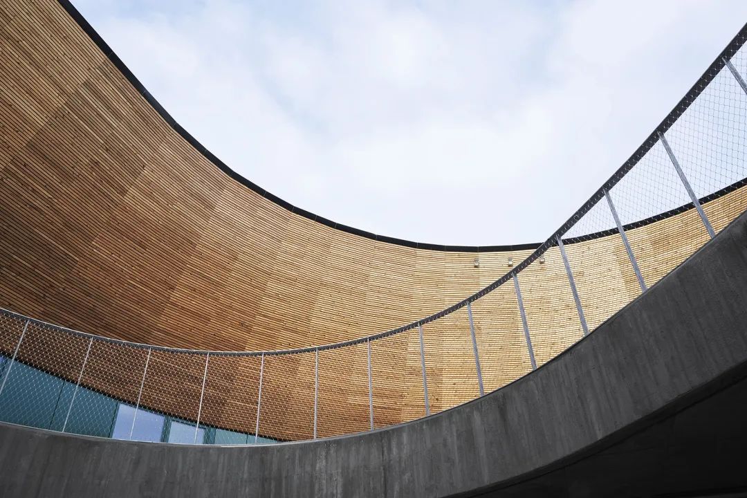 二層露台 Esbjerg Maritime Center／Snohetta+WERK Arkitekter  