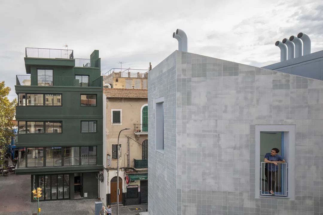 由Las Fabri-Casas望向La Plaza 西班牙Project Gomila一期/MVRDV+GRAS Reynés Arquitectos