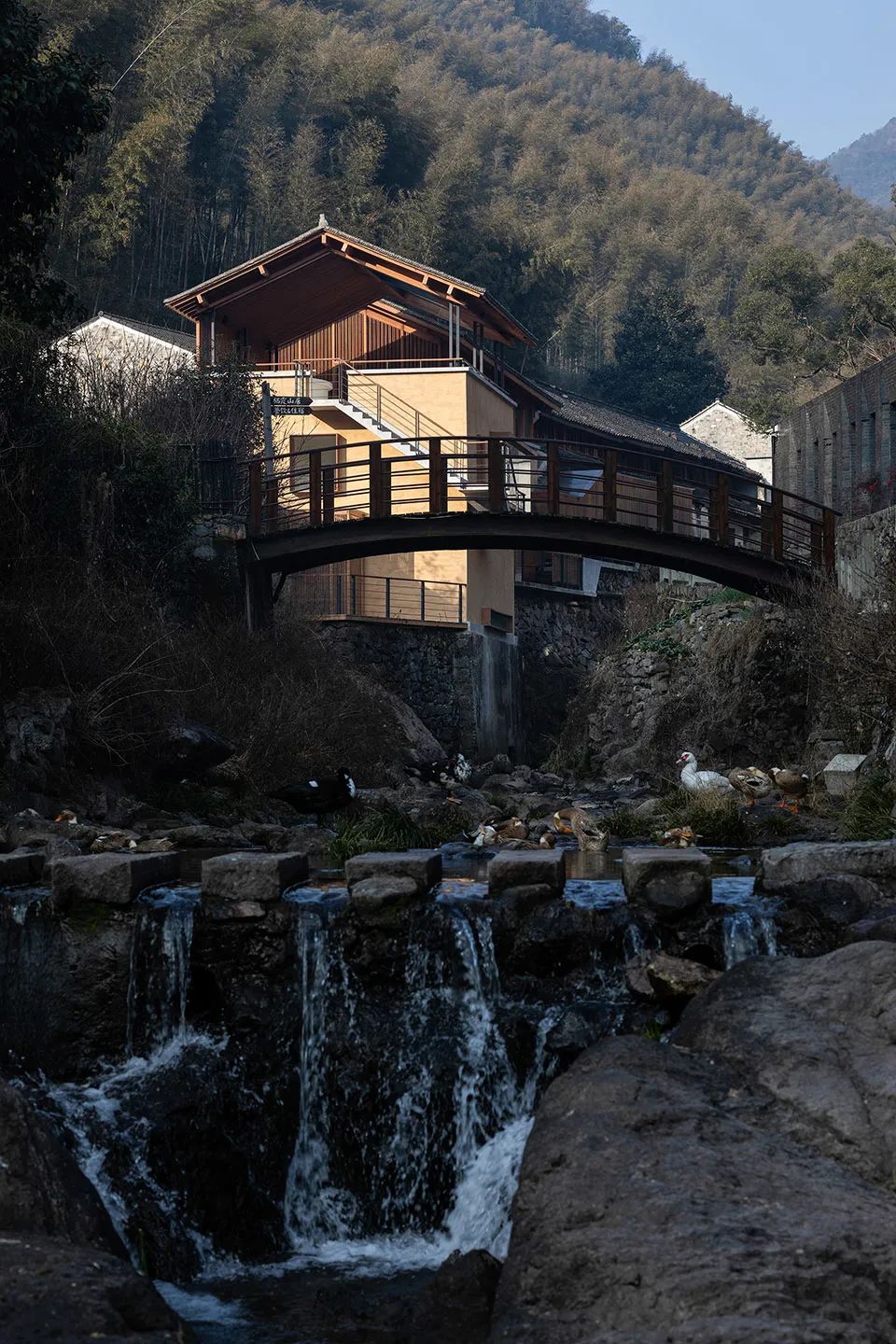 溪邊的餐廳 奉化棲霞坑發電站改造的溪邊餐廳/尌林建築設計事務所
