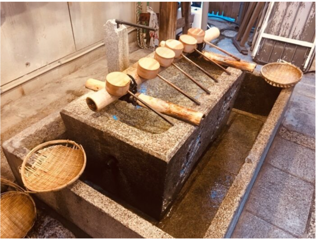進入神社後照禮儀第一件事情就是到手水社洗手