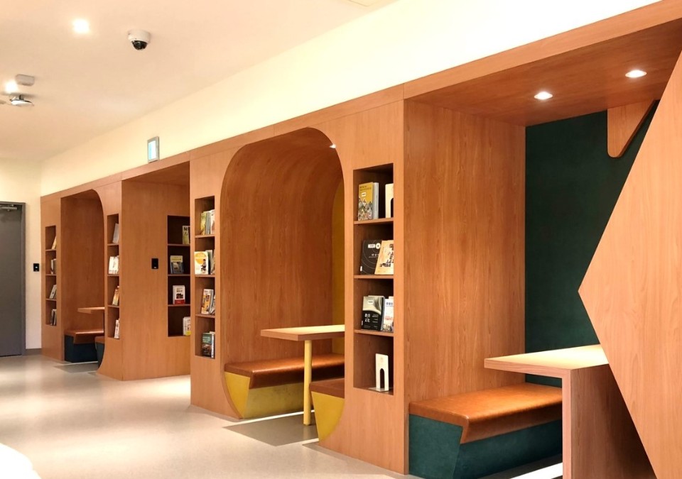 一樓造型閱讀空間　桃園市立圖書館龍潭分館暨鄧雨賢台灣音樂紀念館／關惠尤建築師事務所