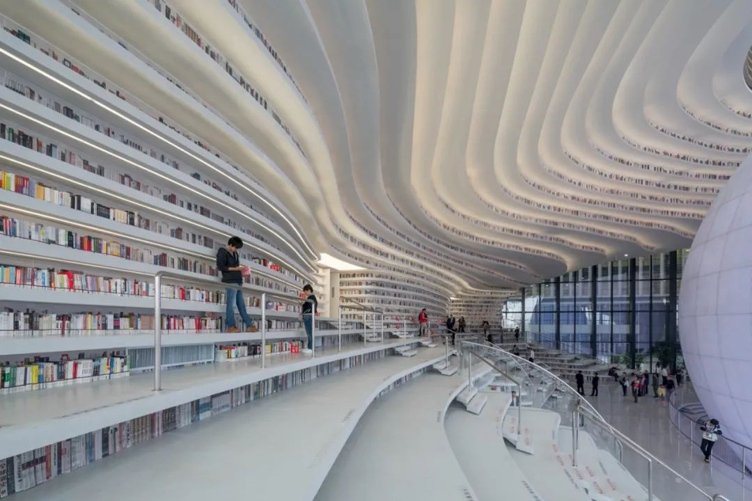 MVRDV 於 2017 年設計了天津濱海圖書館，作為該城市文化區總體規劃中的一部分© Ossip van Duivenbode 