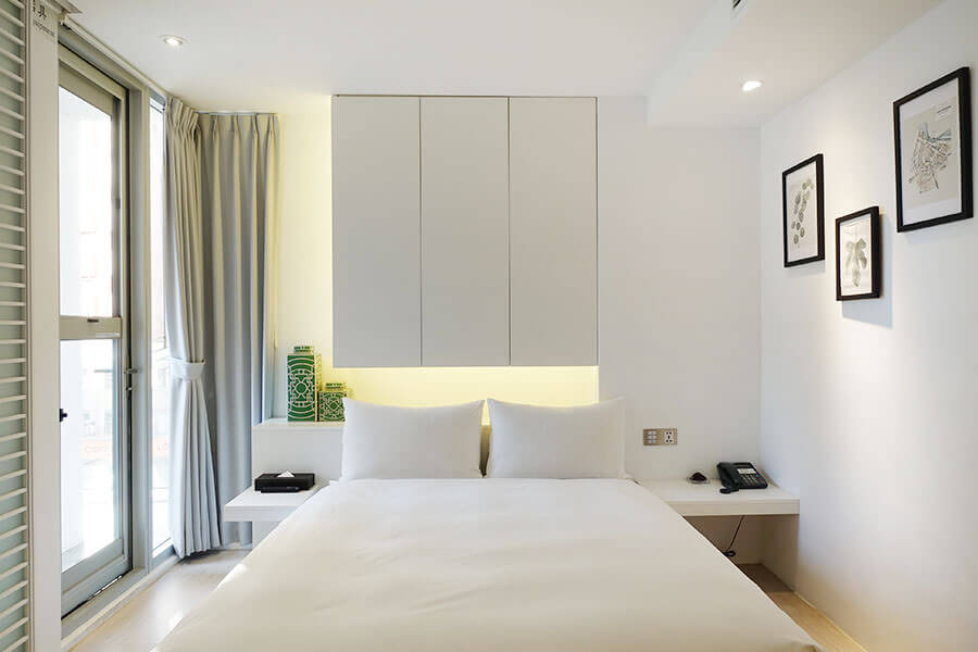 台中希堤微旅房型有6種，最小的經濟房坪數只有6坪，不過居然有提供23坪的房型，還帶有L型視野大露台，以同等級飯店來說有提供多樣化的選擇很不錯。      環遊城市雙人房 Luxury - 23坪     樂活旅途雙人房 Deluxe - 10坪     夢想地圖雙人房 Balcony - 8坪     城市伴侶雙床房 Business-Twin - 6-7坪     簡約旅行雙人房 Standard - 6-7坪     經濟雙人房(302) Economy - 6坪