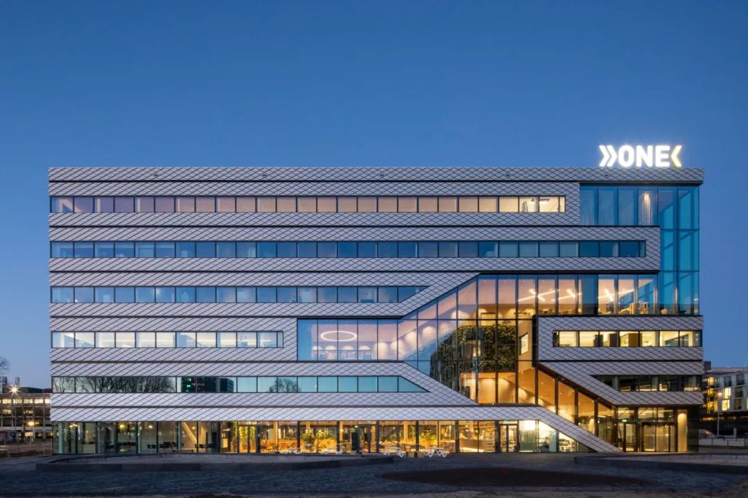MVRDV設計，Matrix ONE是組成Matrix Innovation Center的七棟建築物中最大的一棟，是阿姆斯特丹科學園區的一部分