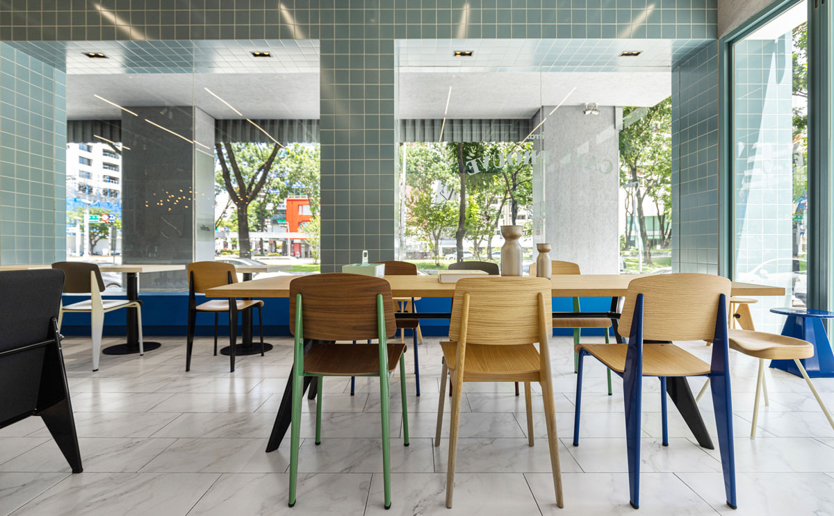 明日選品 MOT SELECT 「Café Prouvé by Vitra」攜手全台灣排名前25的Hausinc Café透過期間限定的方式,引領全台灣的生活美學風潮,讓人們品嚐到充滿法國設計風味的咖啡館體驗