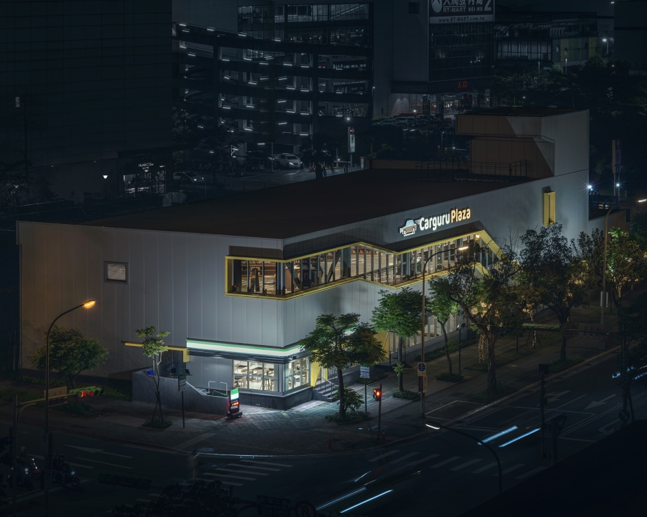 太古汽車集團打造 的「Carguru Plaza」(太古黃帽汽車廠)作品,其具有設計美學的建築物立面,作為臺北市工業廠房改造之典範,授予「整建維護特別獎(立面修繕)」