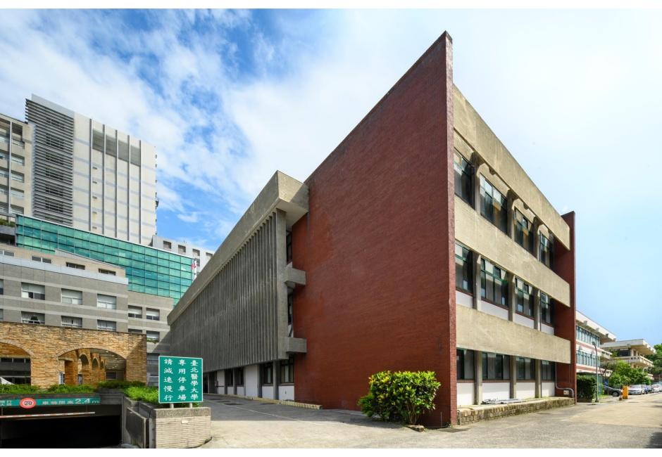 「台北醫學大學之教學大樓」獲頒2023台北老屋新生大獎:整建維護特別獎-立面修繕