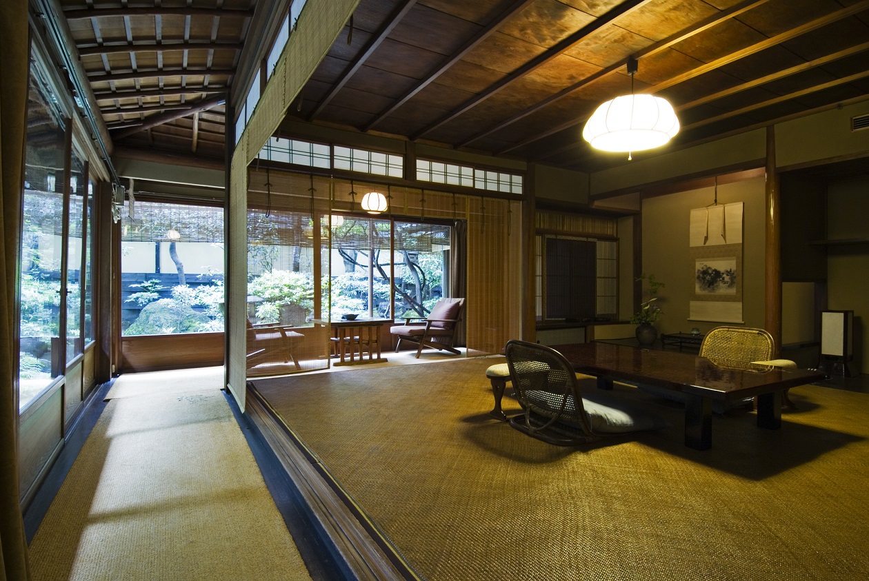 創建於1818年的柊家旅館位於京都，這家歷史悠久的日式旅館由西村家族的六代人如同護持神聖的寺廟般經營