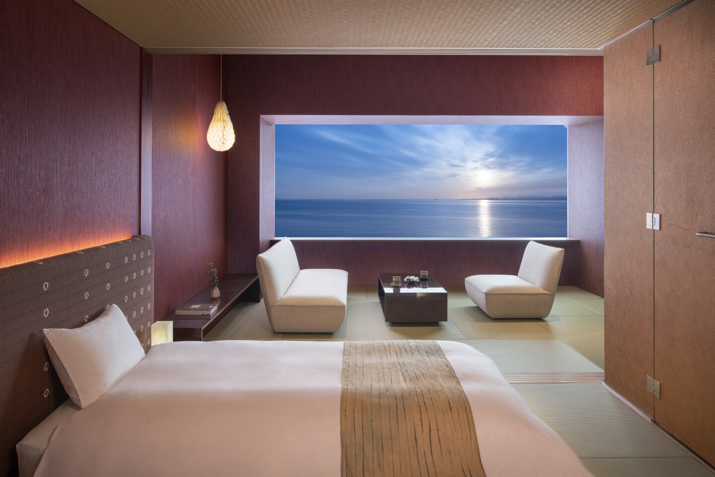 The rooms at Kai Beppu have ocean views. 星野集團於2021年開幕的「界 別府」（Kai Beppu）是位於九州島別府市的70間客房的海濱度假勝地